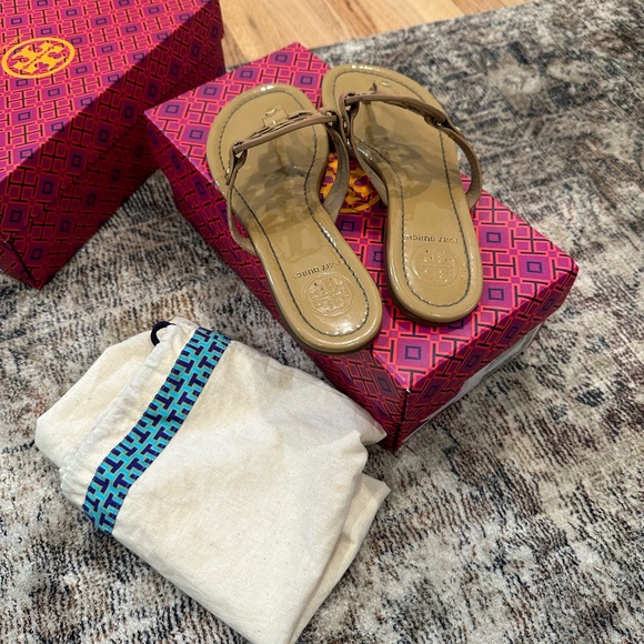 Tory Burch tan sandals - Picture 3 of 6